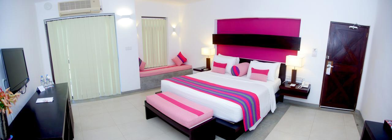 Ranna 212 Beach Resort Kahandamodara Екстериор снимка